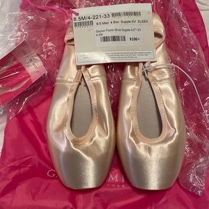 Size 8.5 M Gaynor Minden Ballet Pointe Shoe